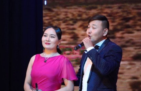 Дуучин Б.Болд, Э.Чулуунчимэг хоёр фэйсбүүкээр салж нийлсээр явна