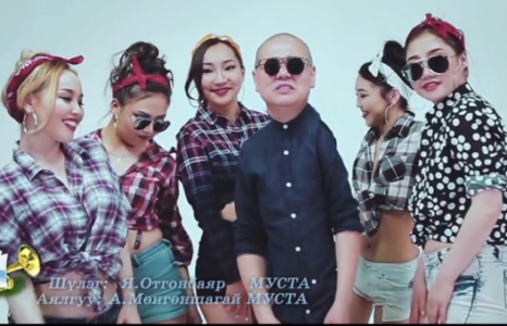 “Гурван бүдүүнийхэн гуч хүрсэн бүсгүйчүүдэд хайртай” 