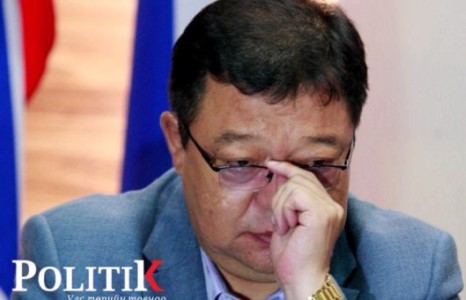 Өнөө шударга Н.Багабанди чинь тэнд ТУЗ-ийн дарга ч бил үү, гишүүн ч бил үү болчихоод сууж байна