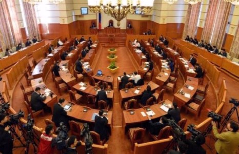 Дөрвөн тэрбумаар “зугаалах” түшээд