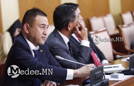 Б.Чойжилсүрэн сайдын ”холион бантан”-г редакцийн алдаа гэж үзжээ