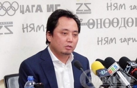 Б, Э нарын залуусыг   дарамтлан, шантаажилж 1 сая ам.доллар нэхсэн хэрэг нь хэрэгсэхгүй болсон Амалхааны Эрдэнэбат хаана явна!