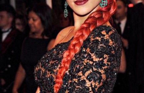 Дуучин Rihanna шиг лаг үстэй болцгоох уу?