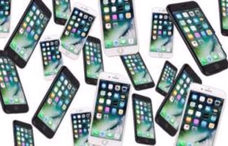 20 найз залуугийнхаа бэлэглэсэн 20 ширхэг iPhone 7-г зараад байшин худалдаж авчээ