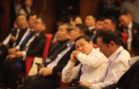 АН-ын ҮЗХ ханцуй доторх наймааны талбар уу?