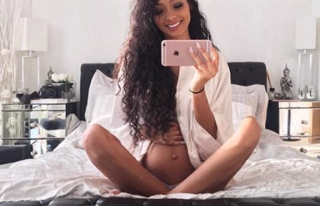 Жастин Биберийн экс амраг жирэмсэн болжээ