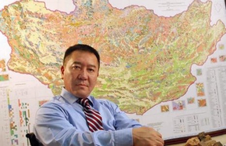 Бүхэл бүтэн Орхон голыг бохирдуулсан Ц.Мянганбаяртай хариуцлага тооцох хуулийн байгууллага Монголд алга!