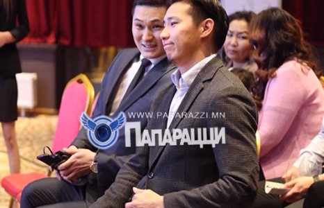 Жанцанноровын дарга хүүг харцгаая