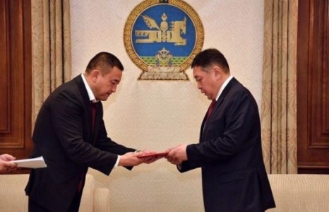 Казино байгуулж хүндрэлээс гарна гэж Засгийн газар горьдож байна