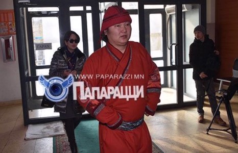 Самандын Жавхлан тоглолт хийхээр ханцуй шамлажээ 