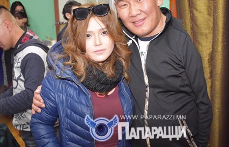 “Universe best songs”-н шилдэг оролцогчын энгийн нэгэн төрх  