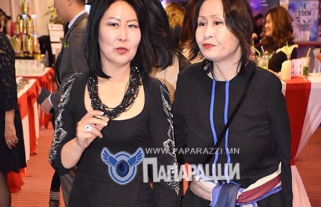 “NEWS”-н захирал хүзүүний алчуураа орооно чиг, зүүнэ чиг 