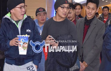 Попкорноо идээд киногоо үзнэ дээ  