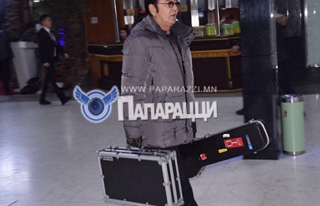“Харанга”-н Ц.Энхманлай хар шил, хайртай гитараасаа салахгүй ээ