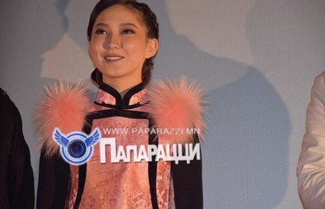 “Хоёр гүүрний цаана” аваачдаг киноны гол дүрийн бүсгүйн стиль  