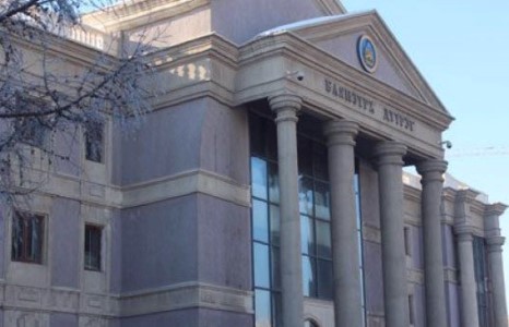 Монголчууд модоо бариагүйн баталгаа буюу сарын цалингаа шинэ жилийн баярт хийсгэж буй үзэгдлээс... 