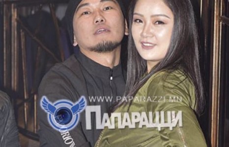  “Эмоци”-ийнхон хүргэн хүүгийнхээ тоглолтыг үзжээ  