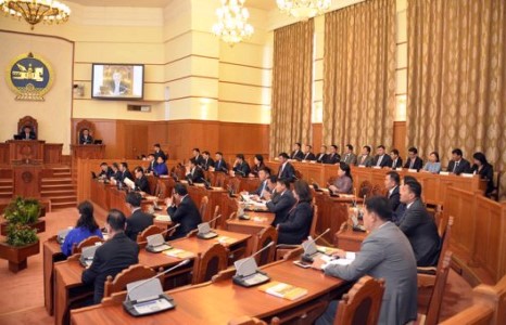 Чуулган: МАН-ынхан уур бухимдлаа нам дотроо гарга