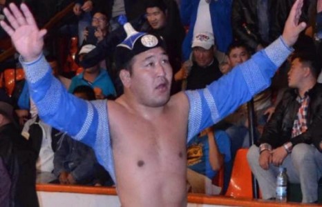 Ч.Санжаадамба залуу бөхийг ”жигмэд” маягаар хаялаа /бичлэг/