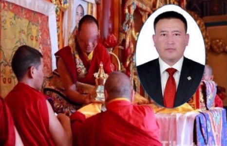 Сангийн сайд тэргүүтэй манай “томчууд” төвд ламд үзүүлж,  Монголын ирээдүйг даатгасан гэв үү