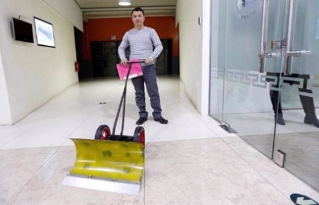 Ц.Оргилболд цас арилгах төхөөрөмжөө анх 2012 онд зохиож байжээ