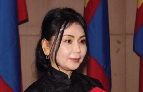 Хатагтай Ж.Цолмон АШУҮИС-ийн захирлын суудалд санаархаж эхэллээ