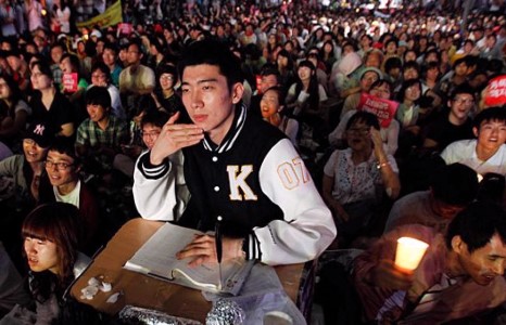 Солонгос оюутнууд өөрсдийн төлөө жагсаж байна. Харин манайх…