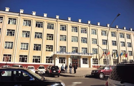 Хүн дайрсан СУИС-ийн өвөрмонгол магистр хөл дээрээ зогсож чадахгүй согтуу байжээ