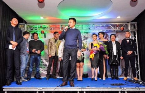 Таван эмэгтэй гол дүртэй “Рэкет” УСК нээлтээ хийлээ