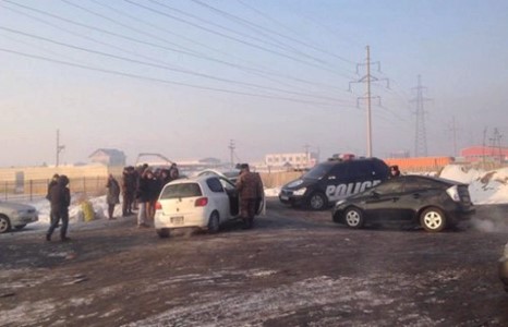 Шүүх хурал болох газарт СҮЛЖЭЭ унагагч байрлуулжээ