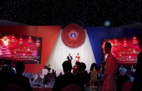 Иргэд нь жагсаж байхад төр засаг нь баяр тэмдэглээд завгүй