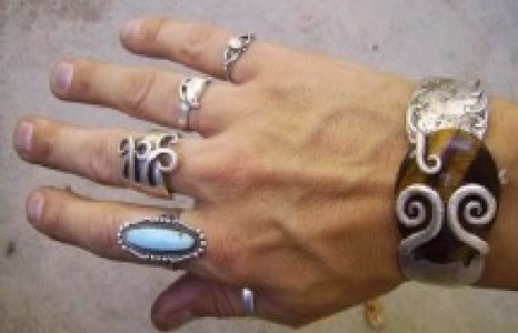 Мөнгөн эдлэл хүний биеэс элдэв төрлийн хорыг арилгах чадалтай