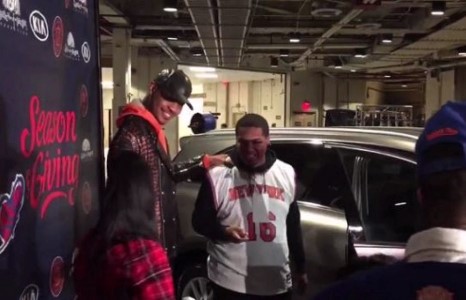 Кармело Энтони хүнд өвчтэй хөвгүүнд машин бэлэглэв