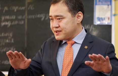 АН дахь увсынхан хуралдаж, Лу.Гантөмөрийг намын даргад зүтгүүлж эхэллээ