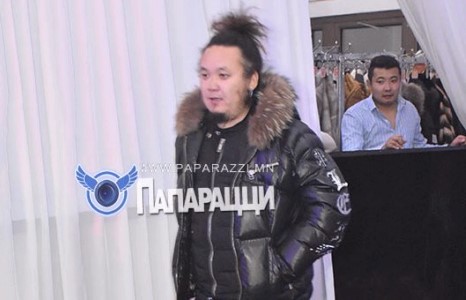 Никитоны Баачкагийн үүлэн үс хаачив? Өмднийх нь салтаа бас юунд доошлов?