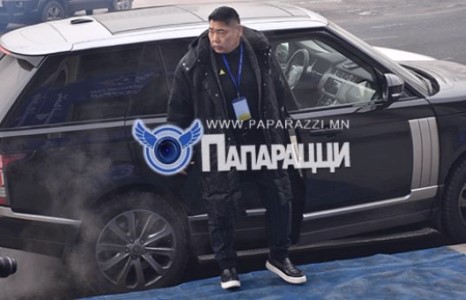 Хэдэн зуун саяын үнэтэй машинаар хаана ч явсан гангарна гэж байгаа шт 