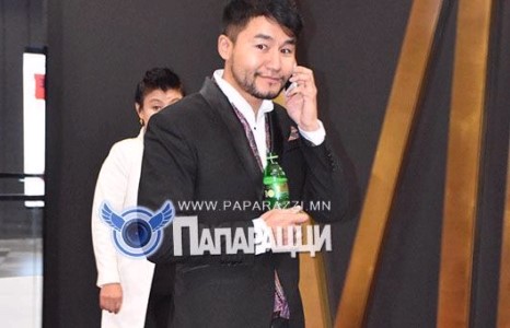 Жүжигчин Амгаа тахиа жилд тактиктай ажиллаж эхнэртэй болно