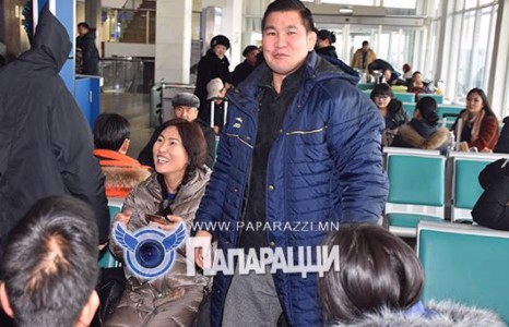 Гурваар дарсан гэзэгтэй МУГТ О.Гүндэгмаа гэр бүлийн хамтаар 