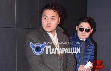 Ерөнхийлөгчийн туслах алтлаг хослолоор гоёжээ