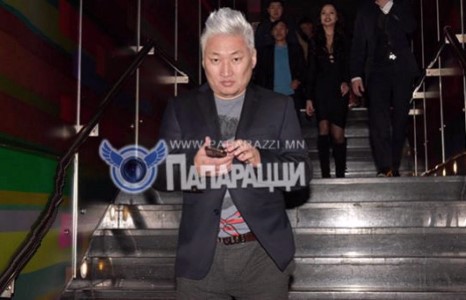 Үснийхээ өнгөнд анхаарахаас илүү өмссөн хувцсандаа анхаарахгүй бол ч...