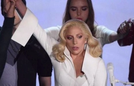 Лэди Гага сэтгэцийн өвчин туссанаа илчиллээ