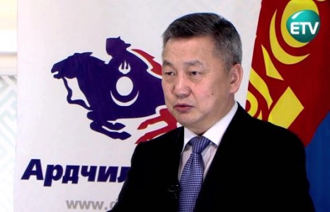 Ирж буй 2017 ондоо эрүүл энх байж, ажил үйлс нь өөдрөг байхын өлзийтэй ерөөлийг өргөн дэвшүүлье