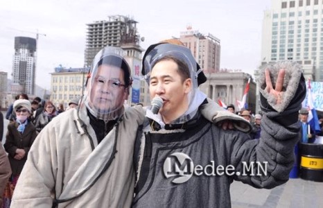 ГАНЦ ЗААЛТ: Төрийн албыг давхар дээлжүүлэх Ж.Мөнхбатын холион бантан