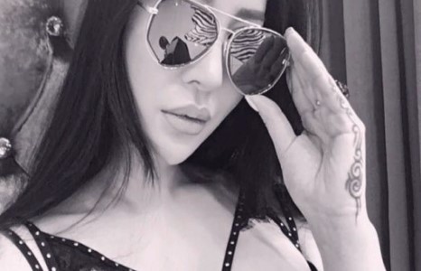 Анугийн дүү Ч.Номинхолбоо загвар өмсөнө гэв үү