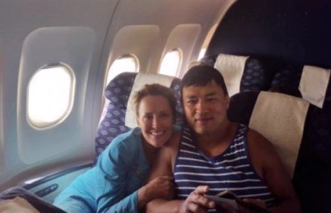 А.Сүхбат аваргад хайр зарласан эмэгтэй бага хатныг багагүй сандаргаж байна