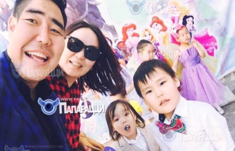 Ханилан суусан гэргийдээ хайртай гэж жигтэйхэн 