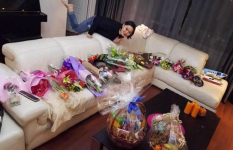 Жүжигчин Ундармаа цэцгэнд төөрсөн эрвээхэй болжээ 