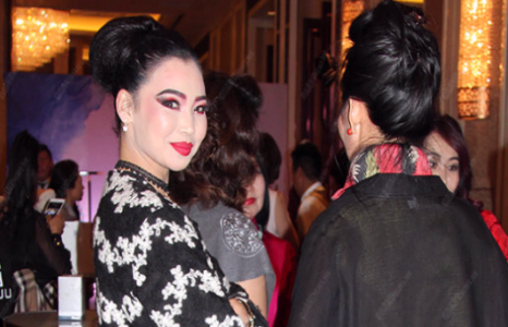 	Ший жүжгийн хүүхэн аятай сүрхий зузаан буджээ