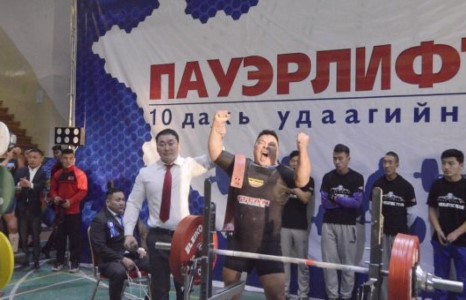 Дэлхийн дээд амжилт шинэчилсэн пауэрлифтингийн УАШТ