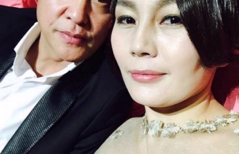 Жүжигчин Анхням нөхрөөрөө гоёжээ